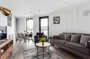 Stylish 2 Bed 2 Bath Apartment in Birmingham